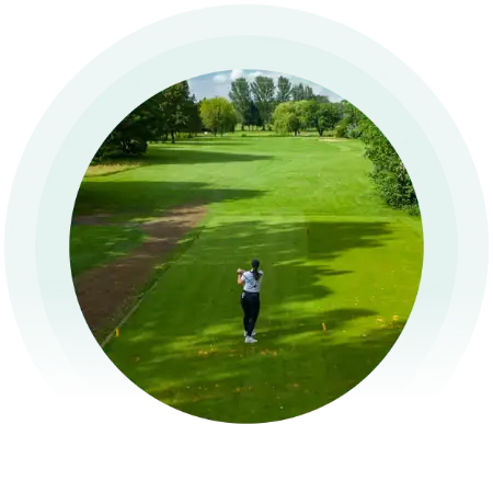 Image of a female golfer at Cheshunt Park Golf Course